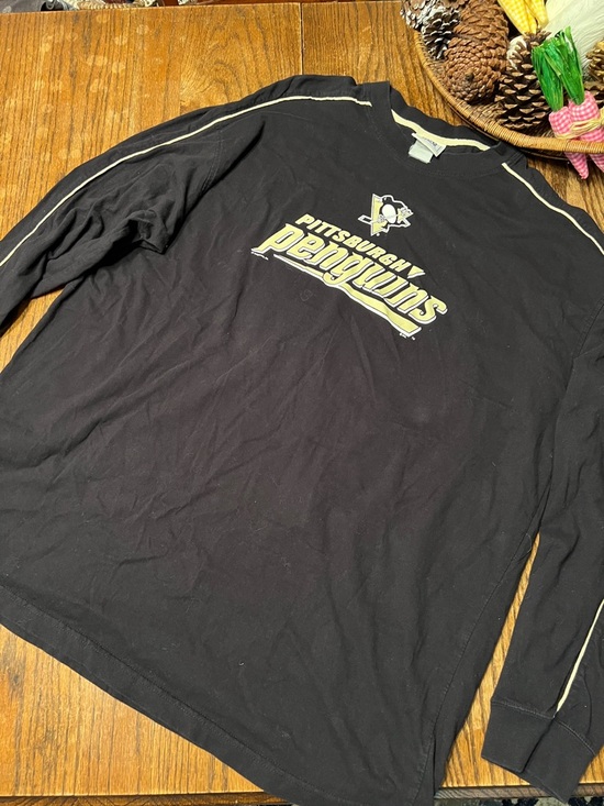 Lee Pittsburgh Penguins Black Long-Sleeve Tee with Yellow Trim - Picture 2 of 6
